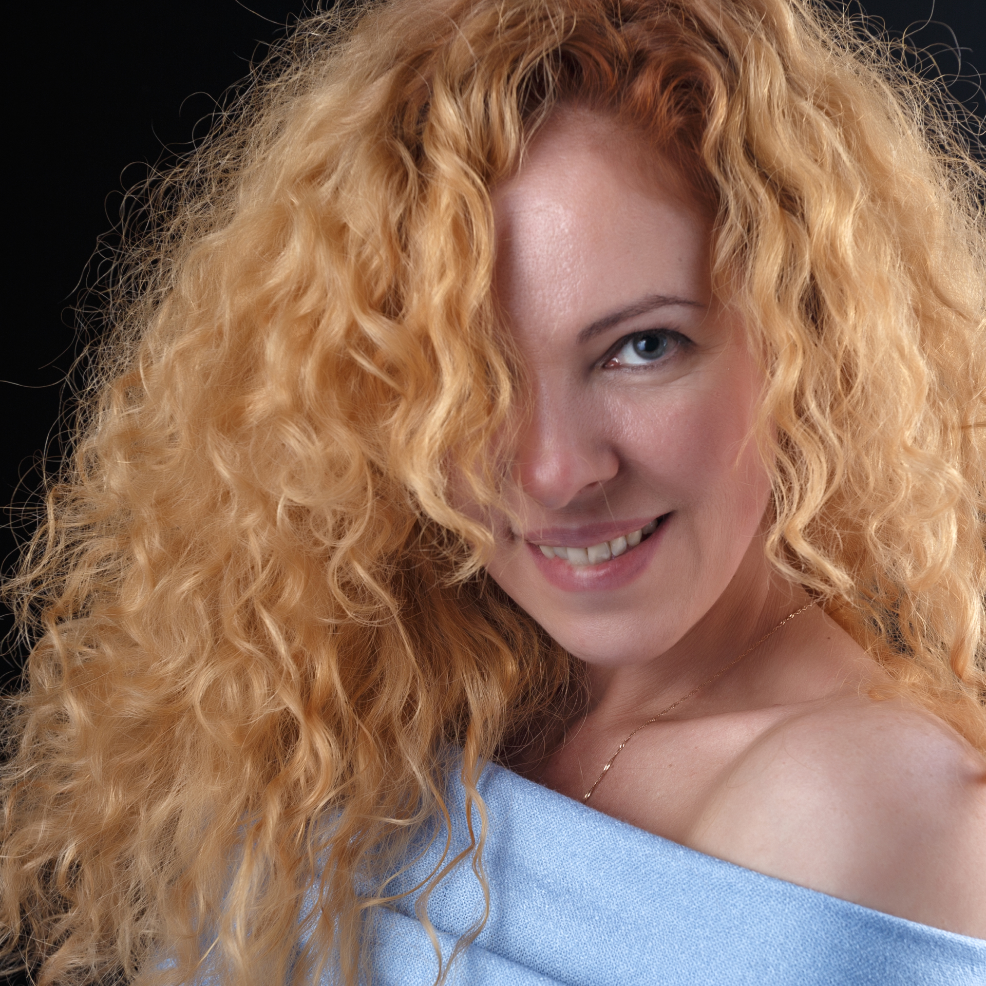 Oxana during the photoshoot in sudio