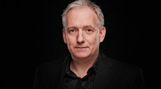 portret mężczyźni na ciemnym tle